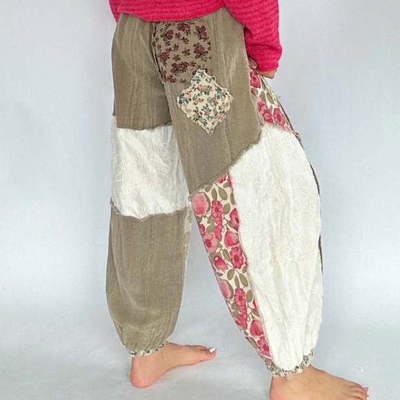 BRAND NEW Floral Patch Pants By POL Sz Small - Picture 15 of 15